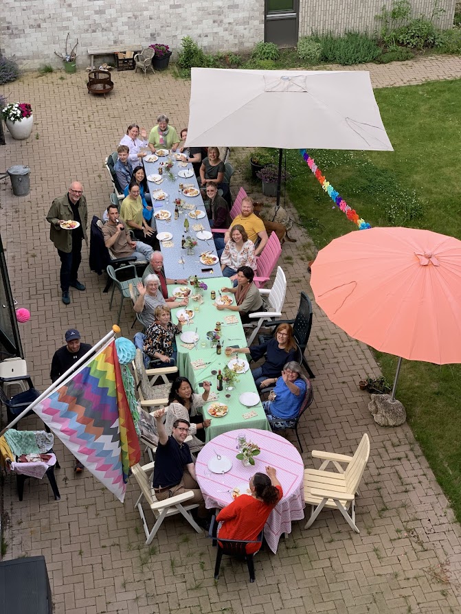 Bewoners van 't Rondeel samen aan tafel